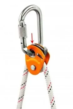 картинка Petzl блок с зажимом Micro Traxion  от интернет-магазина Тибет