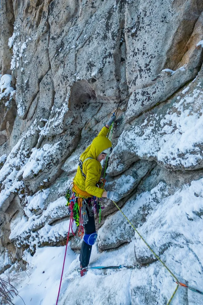 Трассы были частично покрыты снегом, что добавило сложности при прохождении маршрута