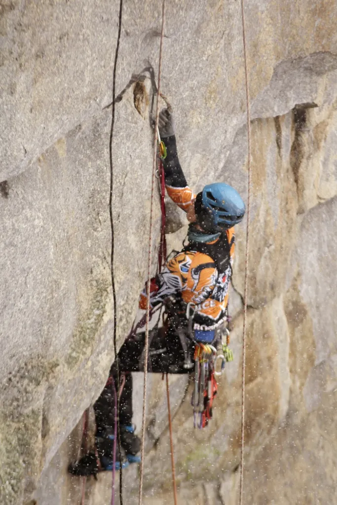 Участники клуба Ice Tigers во время прохождения трассы 